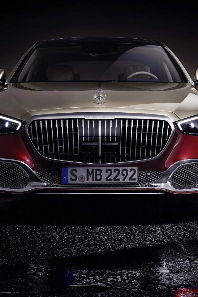 Автомобиль Mercedes-Maybach S 580,  2021 года вид спереди