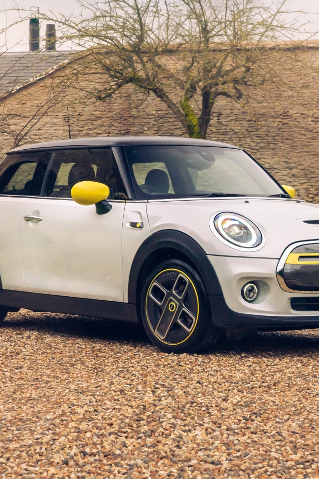 Автомобиль MINI Cooper SE Level 2 2020 года у дома