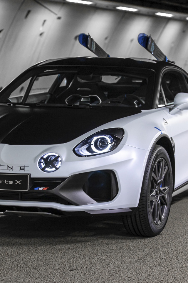 Автомобиль Alpine A110 SportsX 2020 года в тоннеле