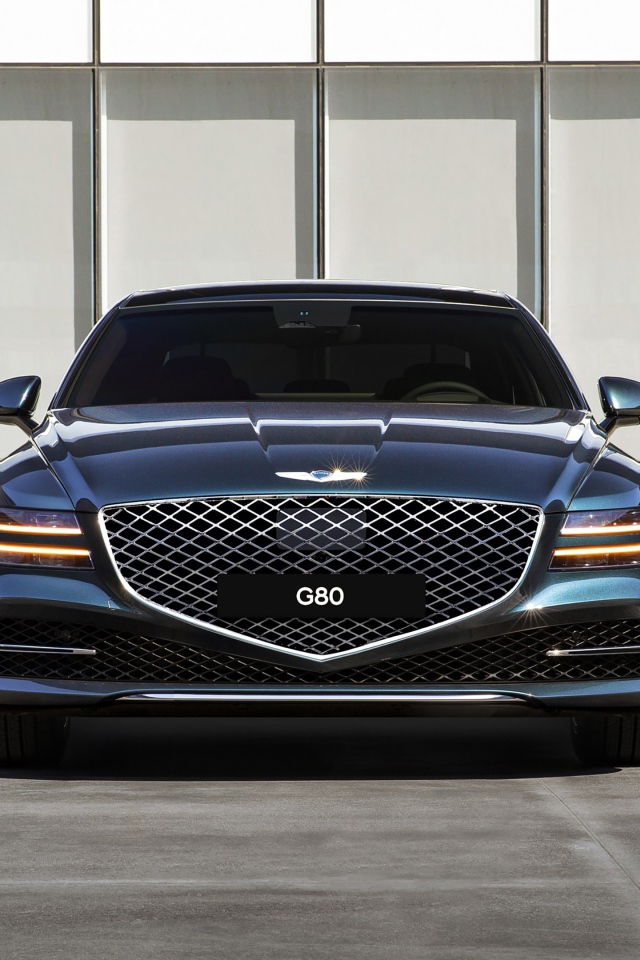 Автомобиль Genesis G80 AWD 2020 года в лучах солнца