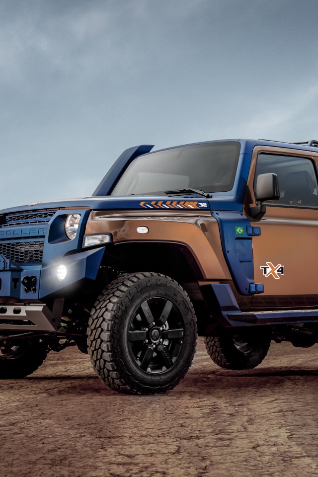 Джип Troller TX4 2020 года под голубым небом 