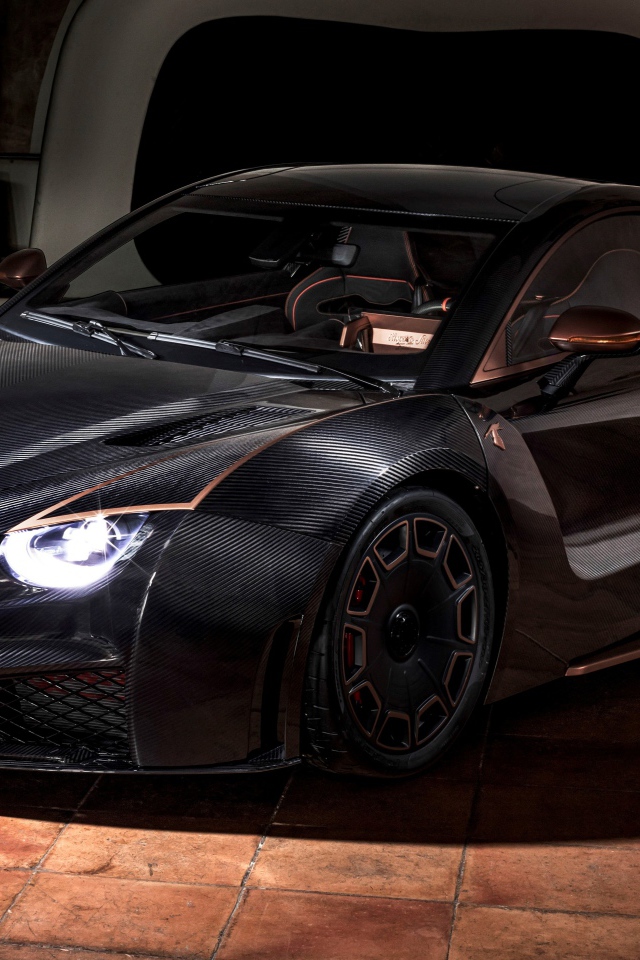 Черный автомобиль Hispano-Suiza Carmen Boulogne 2020 года на выставке