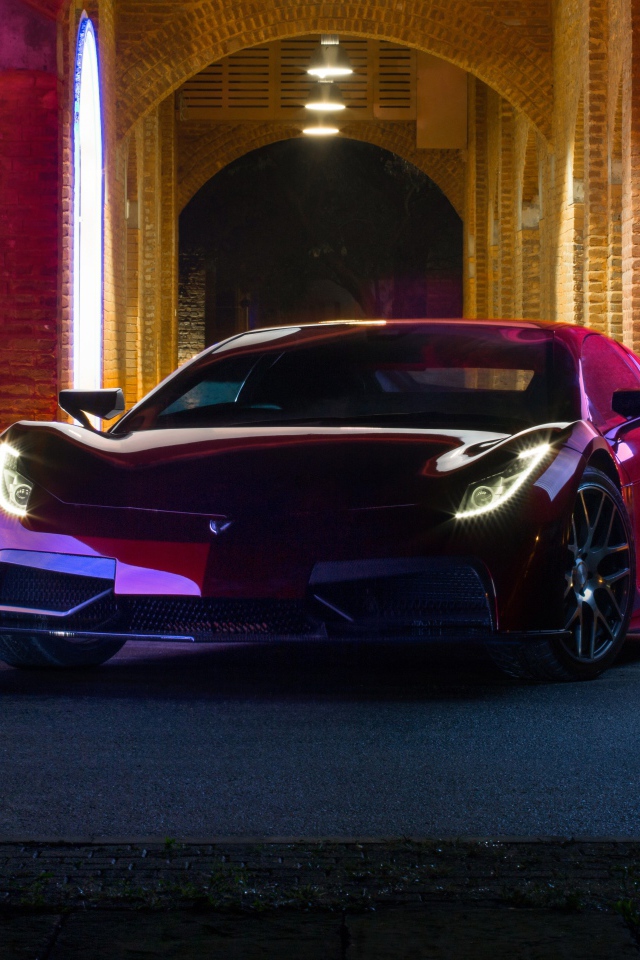 Красный автомобиль Vega EVX 2020 года у дома