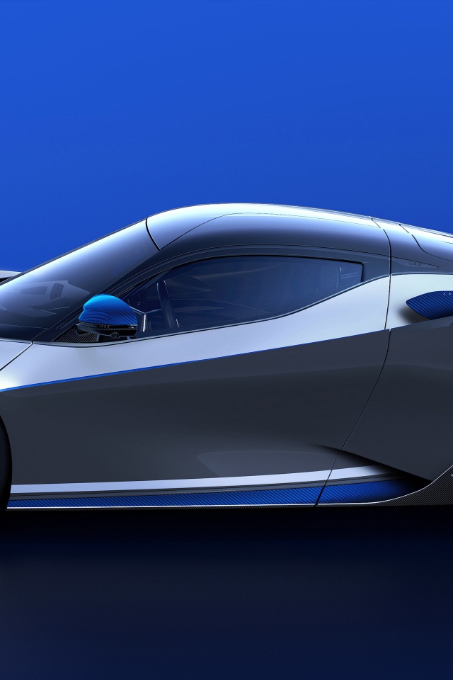 Серебристый автомобиль Pininfarina Battista Anniversario 2020 года
