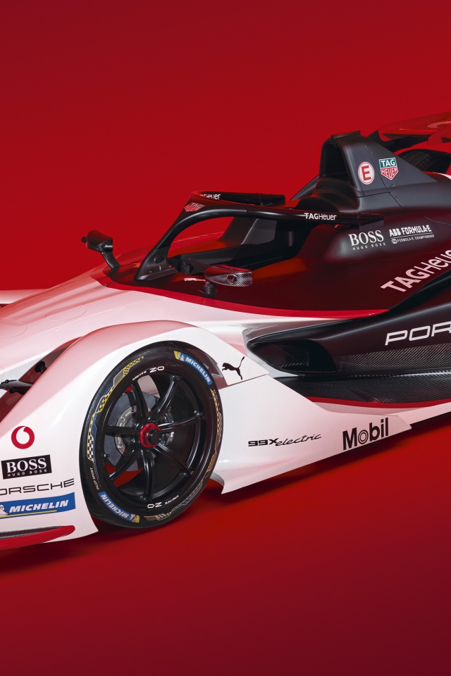 Гоночный автомобиль Porsche 99X Electric 2019 года на красном фоне