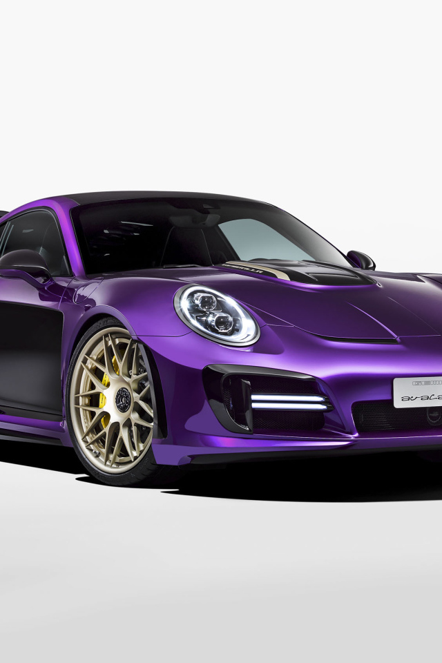 Фиолетовый автомобиль Porsche Gemballa Avalanche на сером фоне