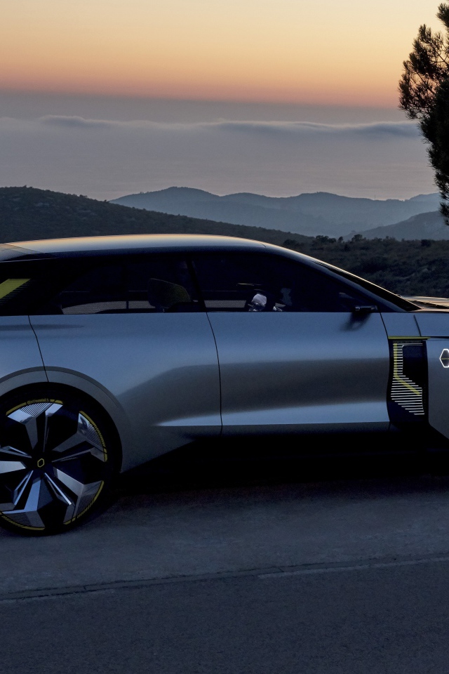 Внедорожник Renault Morphoz 2020 года на фоне заката