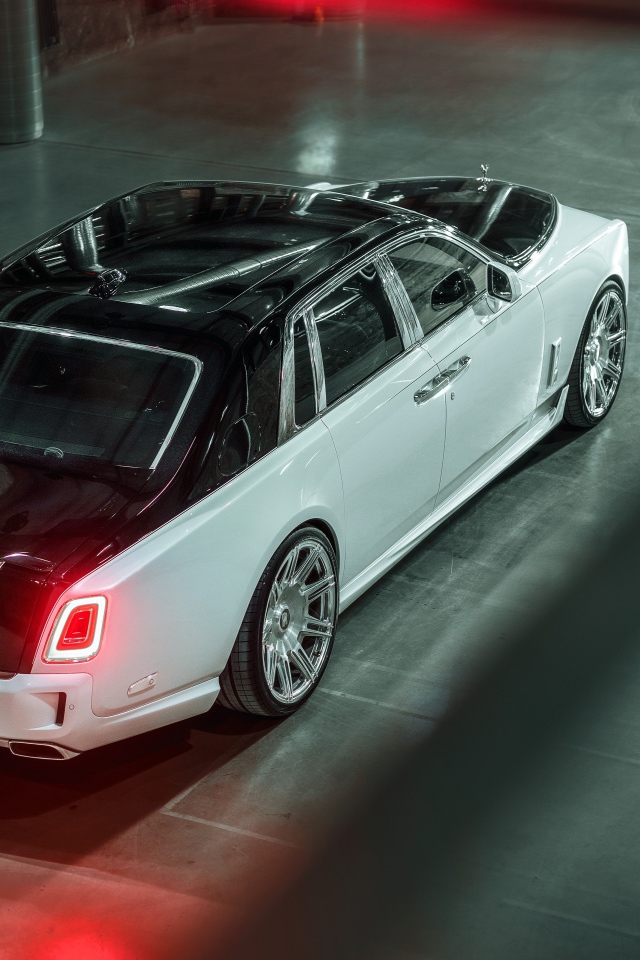 Дорогой автомобиль  Rolls-Royce Phantom 2019  года