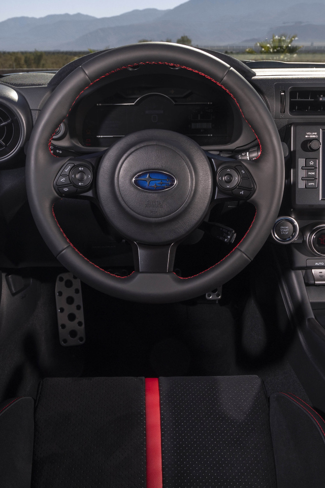 Салон автомобиля subaru brz 2022 года