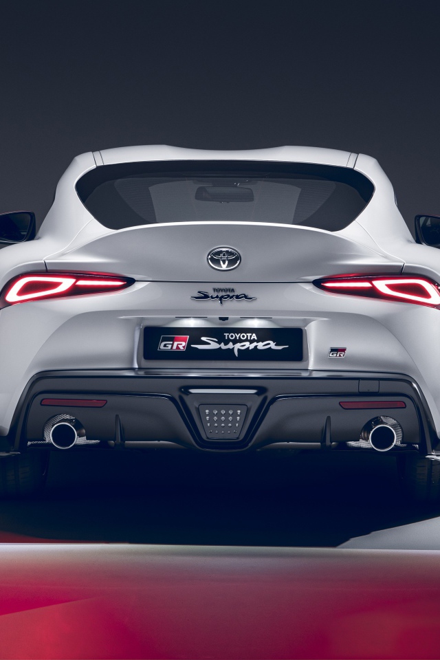 Автомобиль Toyota GR Supra 2L 2020 года вид сзади