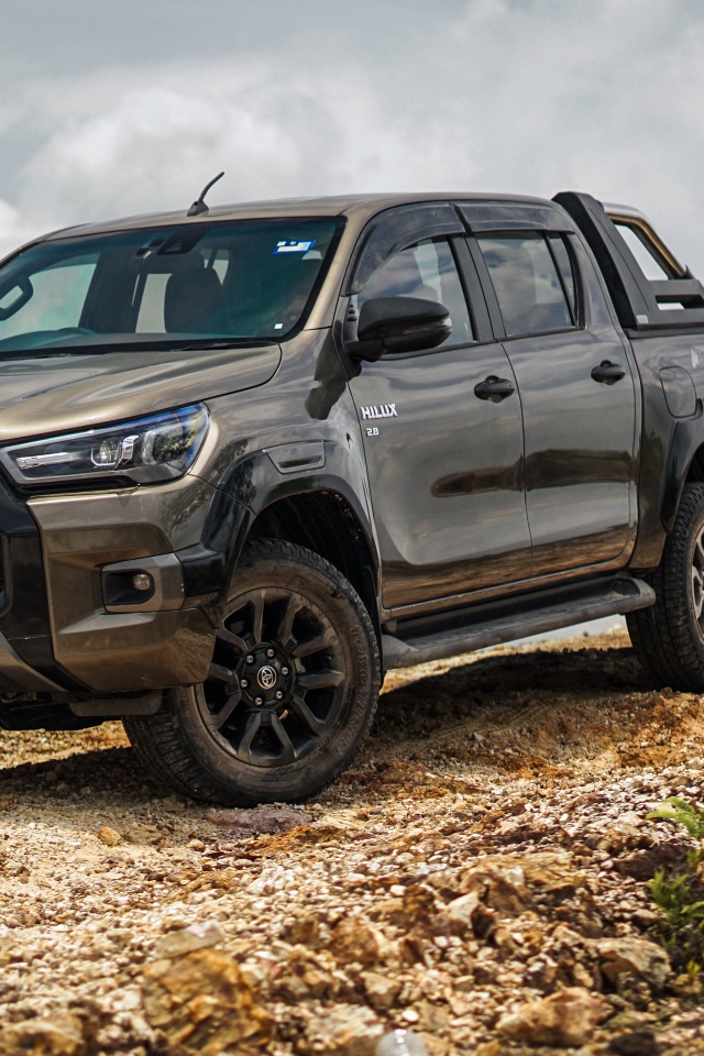 Внедорожник Toyota Hilux Rogue Double Cab 2020 года 