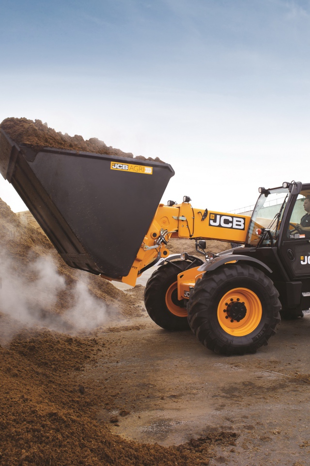 Экскаватор JCB 560-80 на работах 