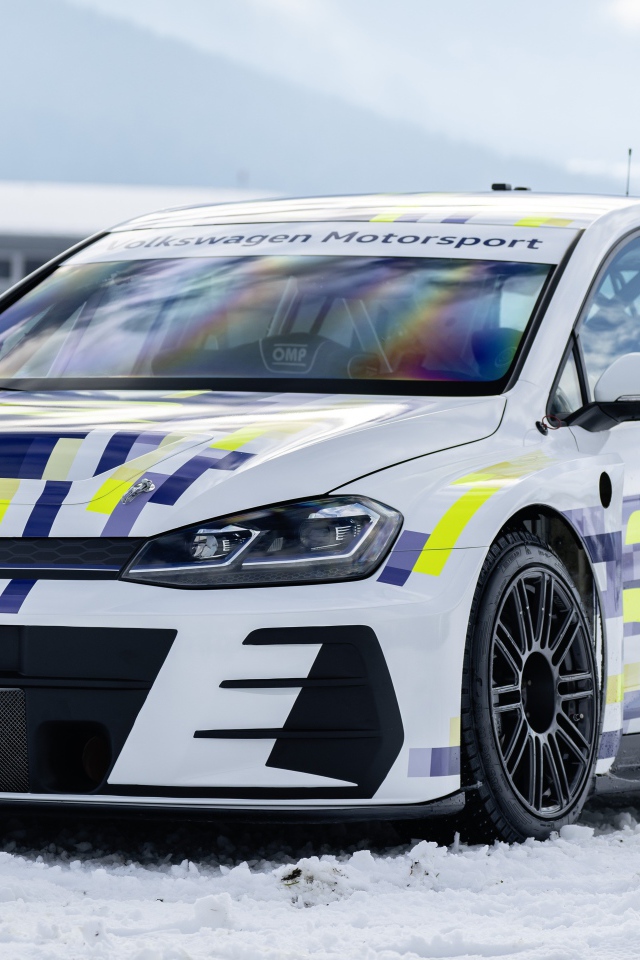 Автомобиль Volkswagen ER1 Concept 2020 года на снегу