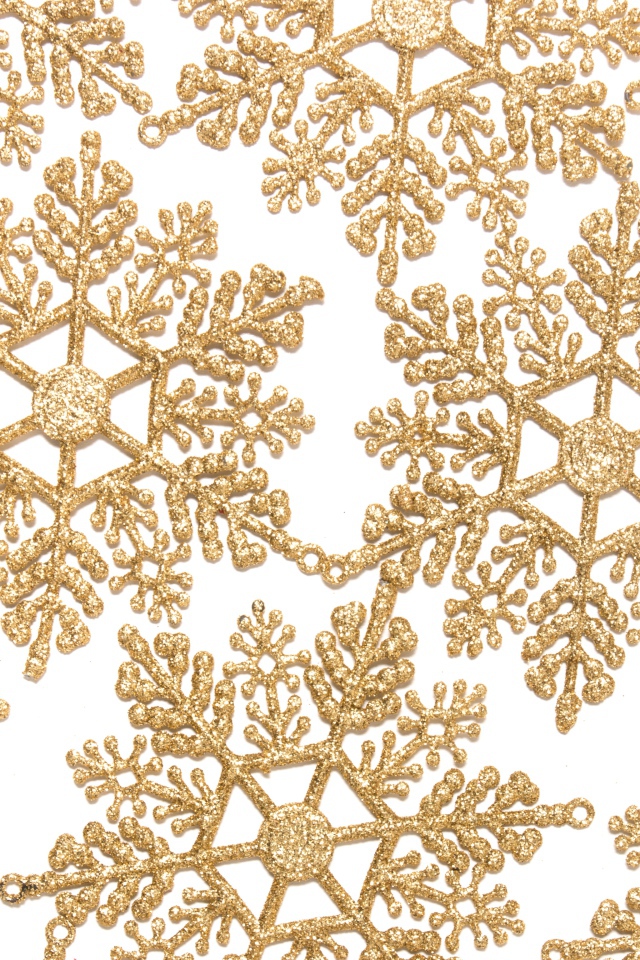 Золотистые снежинки на бежевом фоне 