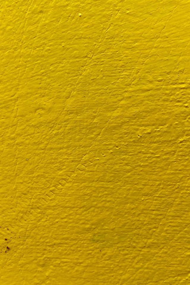Стена окрашена в желтый цвет, фон 