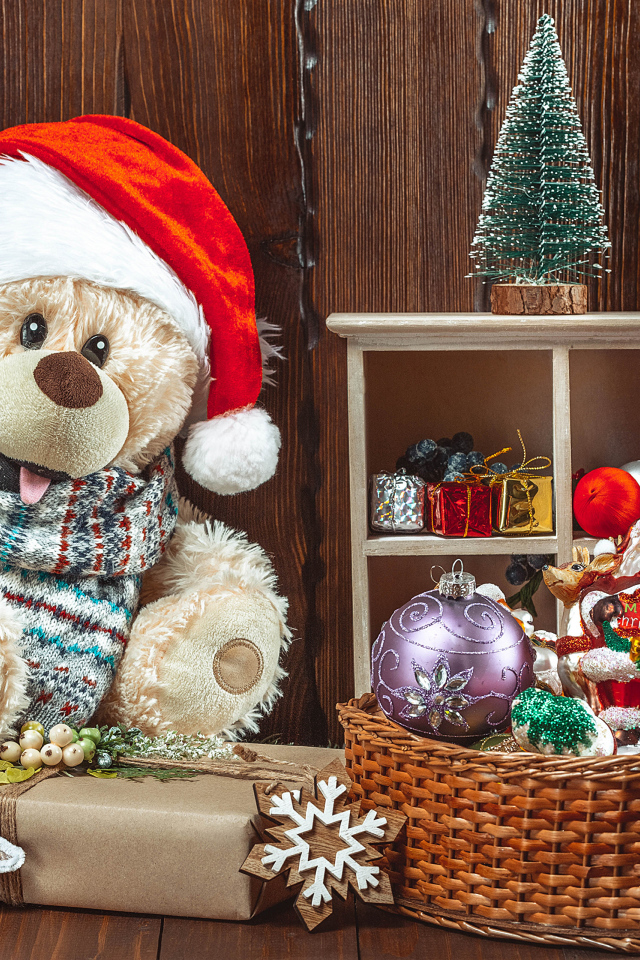 Мишка Тедди с подарками на Рождество 