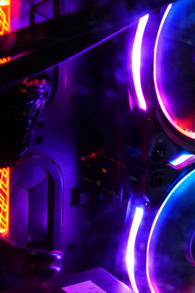 Неоновый компьютерный вентилятор 