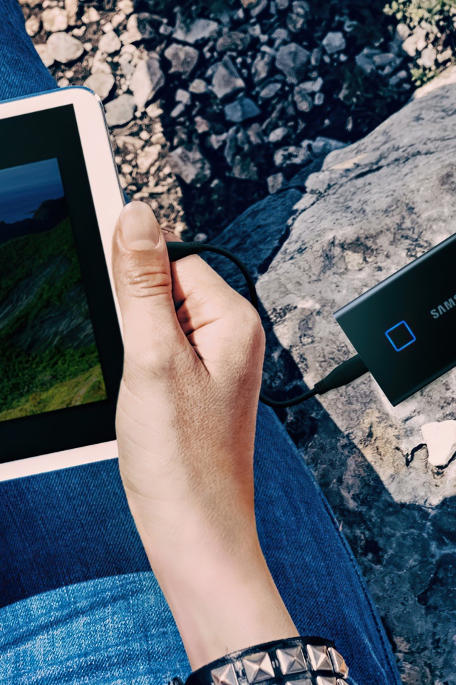 Портативный накопитель Samsung T7 Touch SSD, 2020