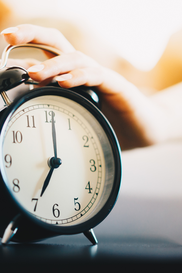 Будильник звонит в сеть утра