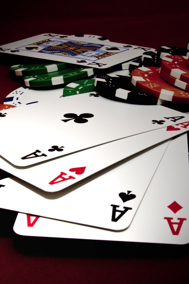 Карты и фишки для игры в  покер