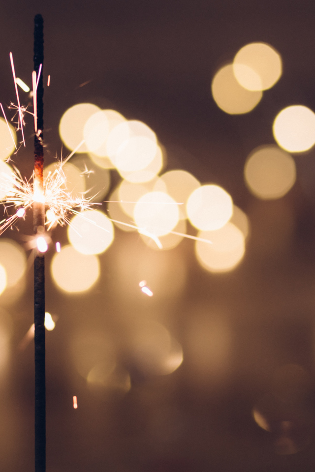 Зажженный бенгальский огонь крупным планом