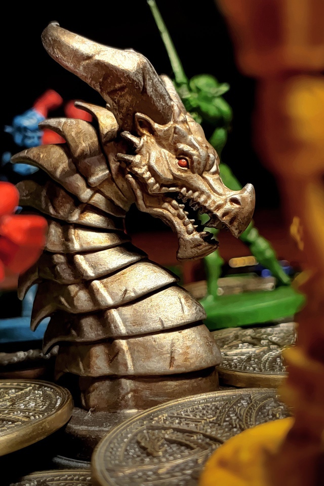 Figurine dragon with coins