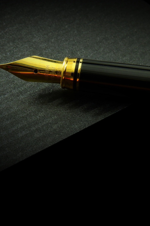 Чернильная ручка с золотым пером 