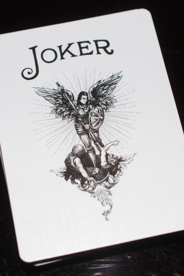 Карта Джокер на черном фоне