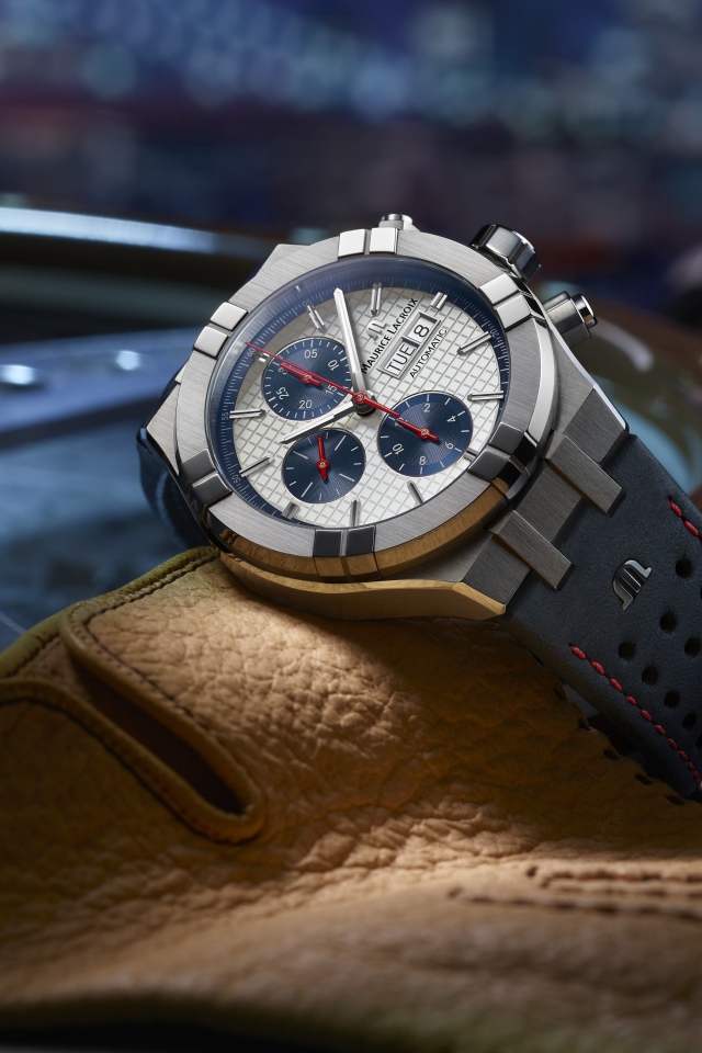 Стильные мужские часы Maurice Lacroi лежит на столе 