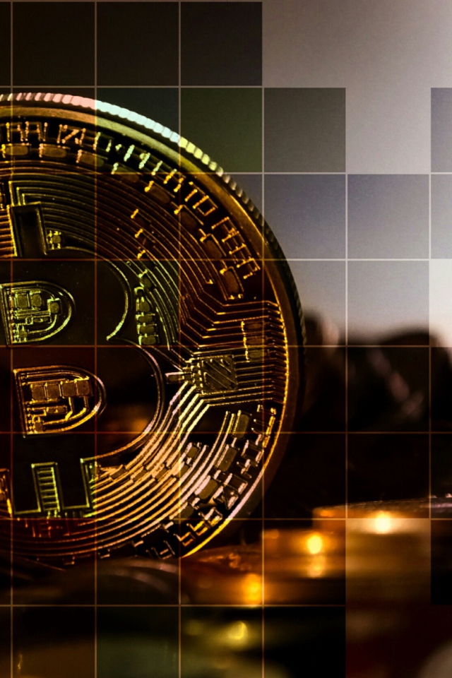 Монеты биткоин на фоне в клетку 