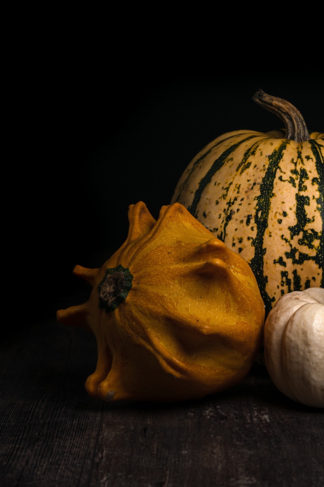 Тыква на черном фоне крупным планом