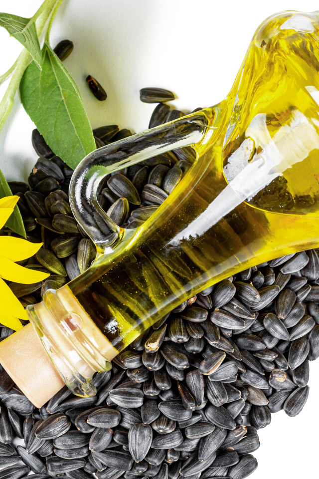 Подсолнечное масло с семечками и цветком