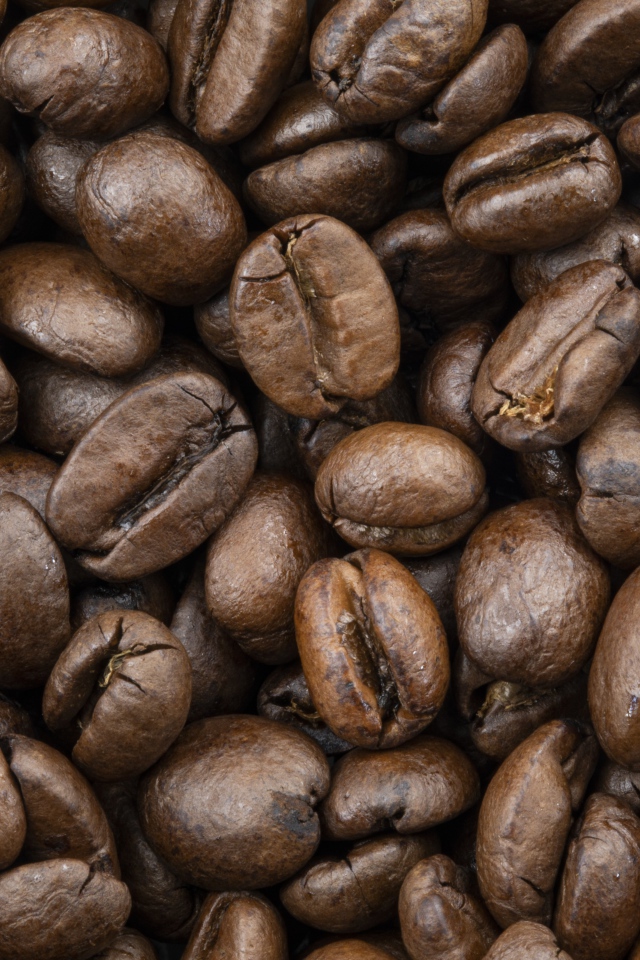 Жареные ароматные  кофейные зерна крупным планом