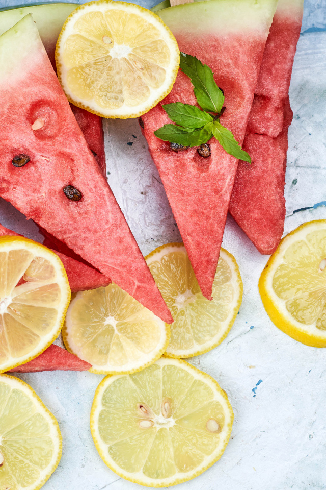 Кусочки арбуза с лимоном