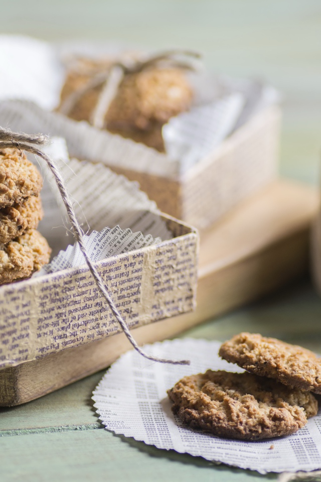 Овсяное печенье в коробке с бумагой 