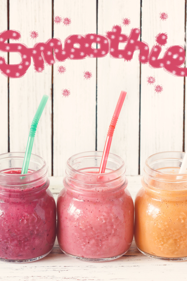 Баночки с разноцветным смузи с трубочками