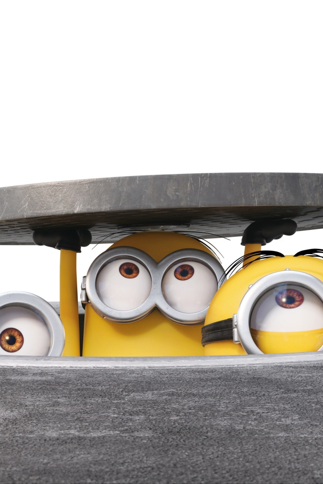 Миньоны выглядывают из люка