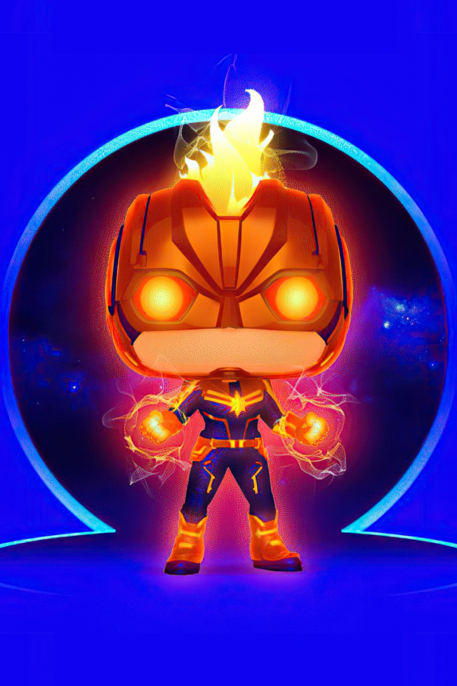 Супергерой капитан Марвел на голубом фоне 