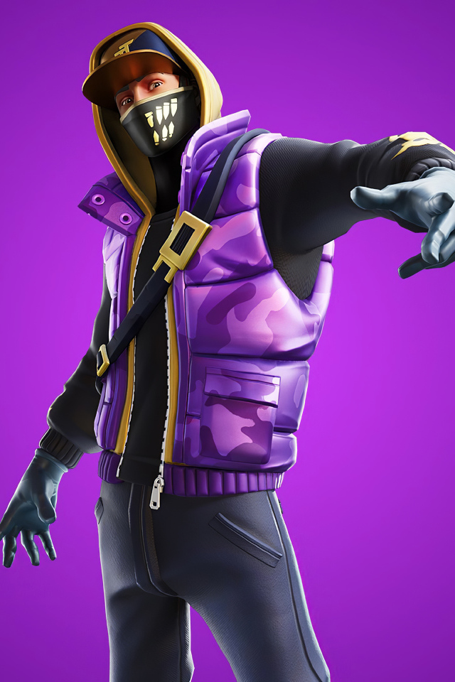 Парень в маске персонаж компьютерной игры Fortnite на сиреневом фоне