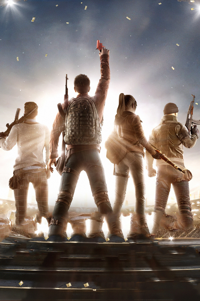 Персонажи компьютерной игры PUBG  на стадионе 2020 года