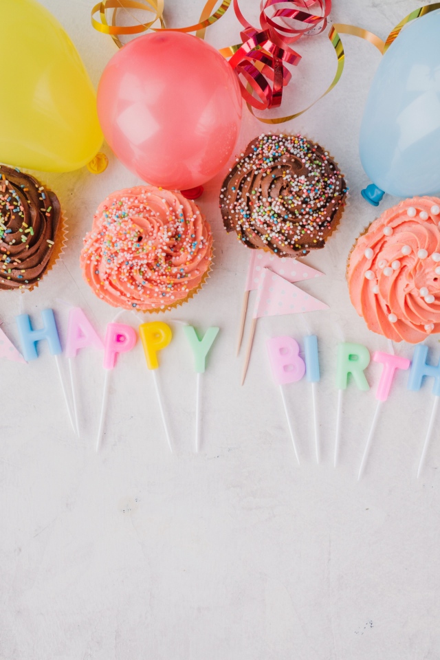 Шарики, сладости и свечи на День рождения 