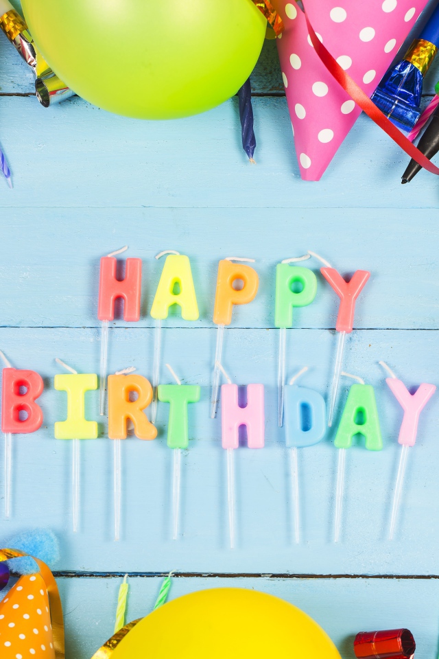 Праздничные свечи на синем столе ко дню рождения 