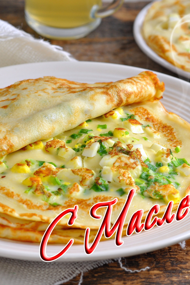 Вкусные блины с луком и яйцом угощение на Масленицу