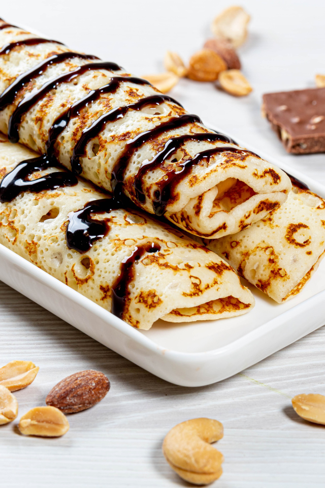 Блины с шоколадом и орехами на праздник Масленица 2020 