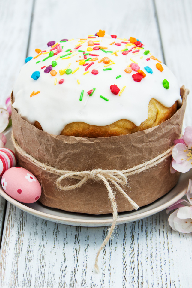 Вкусный кулич с глазурью на Светлый праздник Пасха