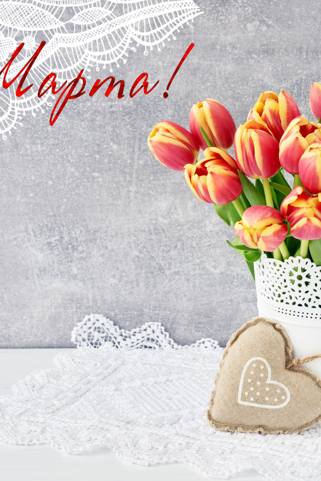 Букет тюльпанов на сером фоне на 8 марта
