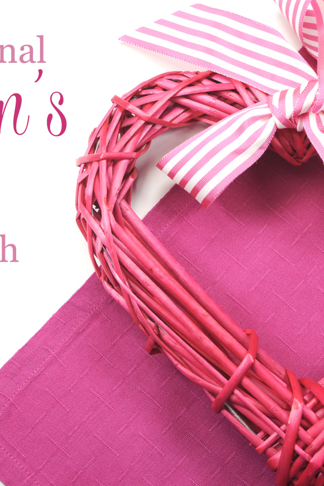 Плетеное розовое сердце на Международный женский день 8 марта