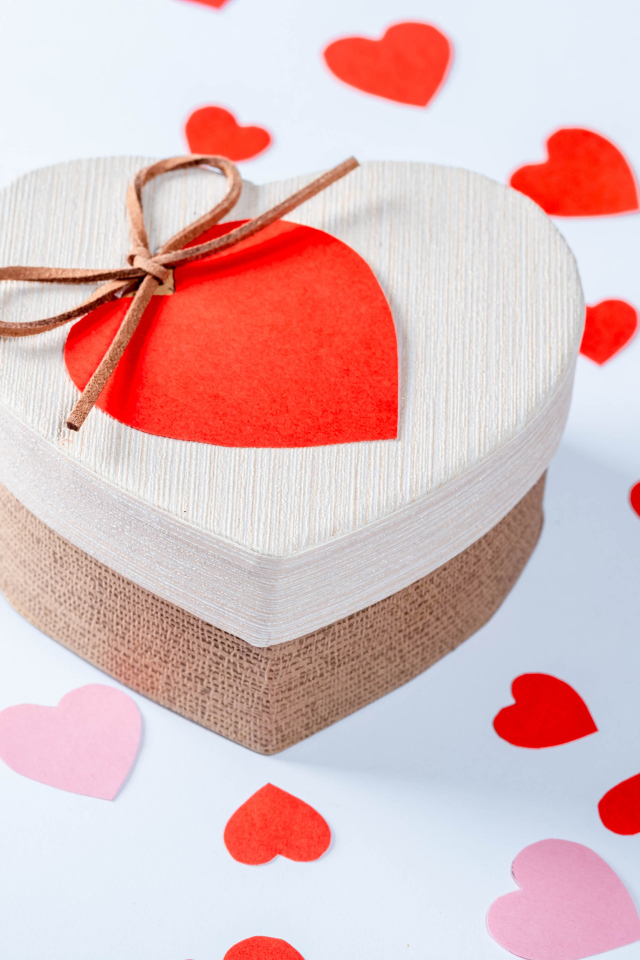 Большая коробка с подарком для любимой 