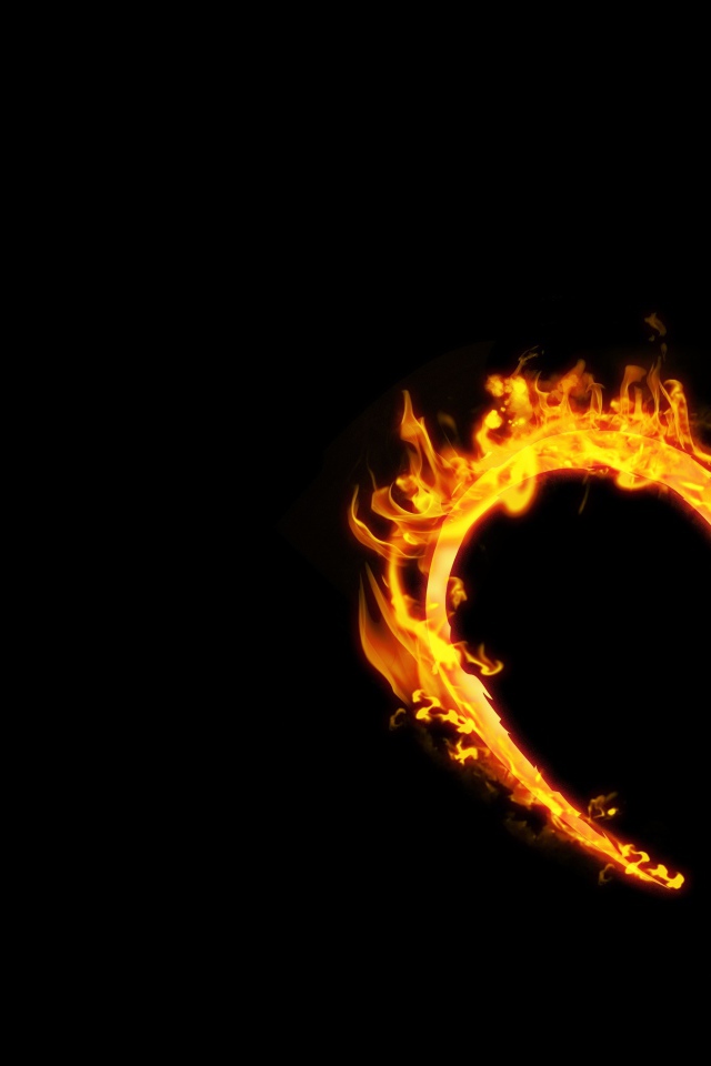 Яркое огненное сердце на черном фоне