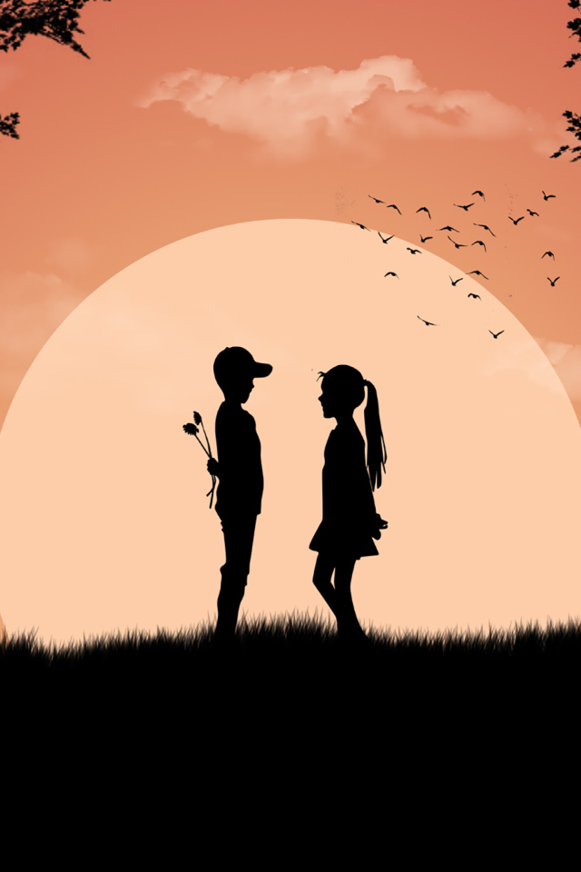 Влюбленная пара на фоне большой луны